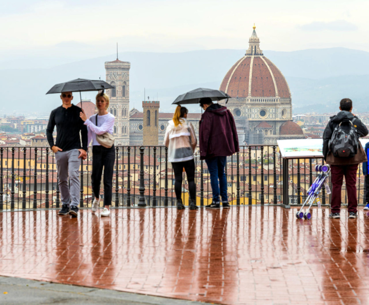 PRIMO MAGGIO Bagnato Su Milano, Firenze E Roma: Concertone Sotto La ...